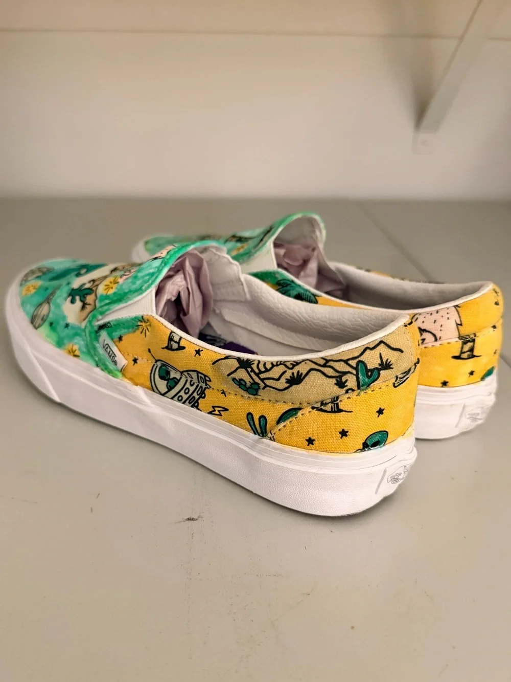 Vans Classic Slip - On Shoes Unidentified U-Paint Aliens UFOs Men 7 Women 8.5